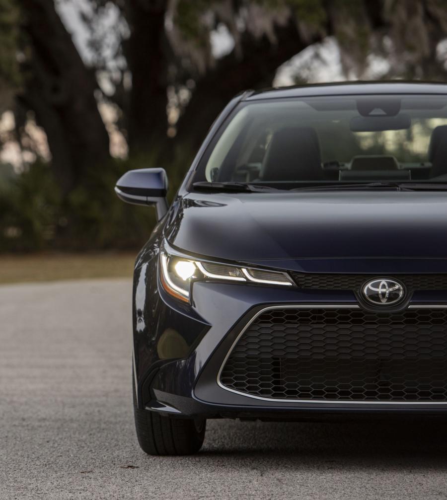 Детали экстерьера Toyota Corolla XLE Sedan 2019 года  (NA) (фото 7 из 40)
